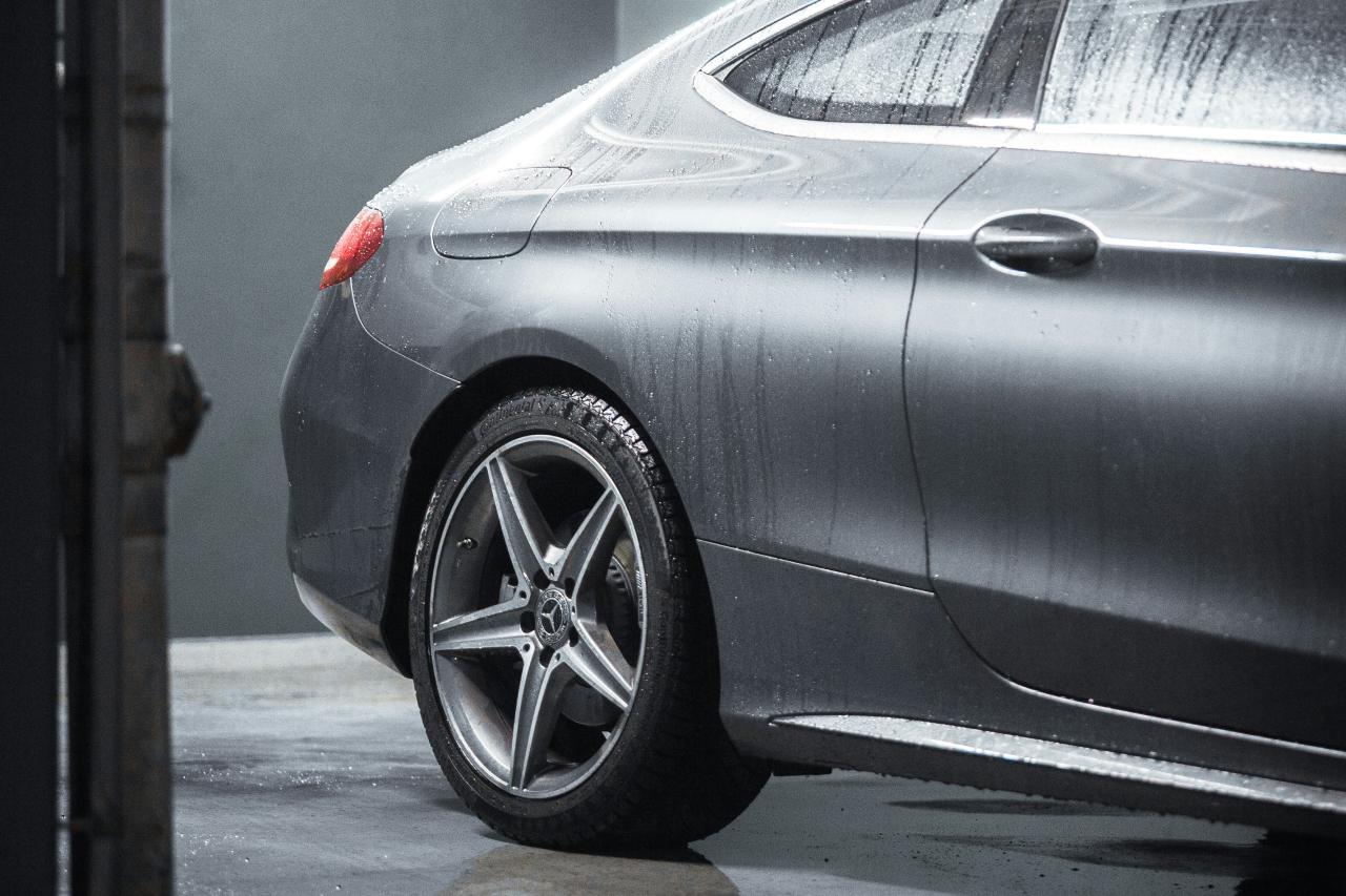 pintu kendaraan tertutup