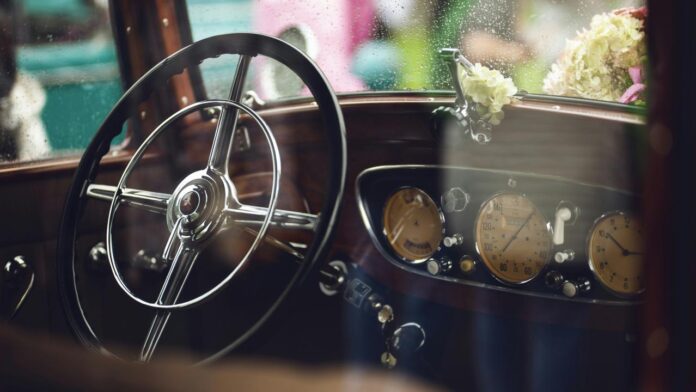 roda kemudi dan dasbor mobil klasik